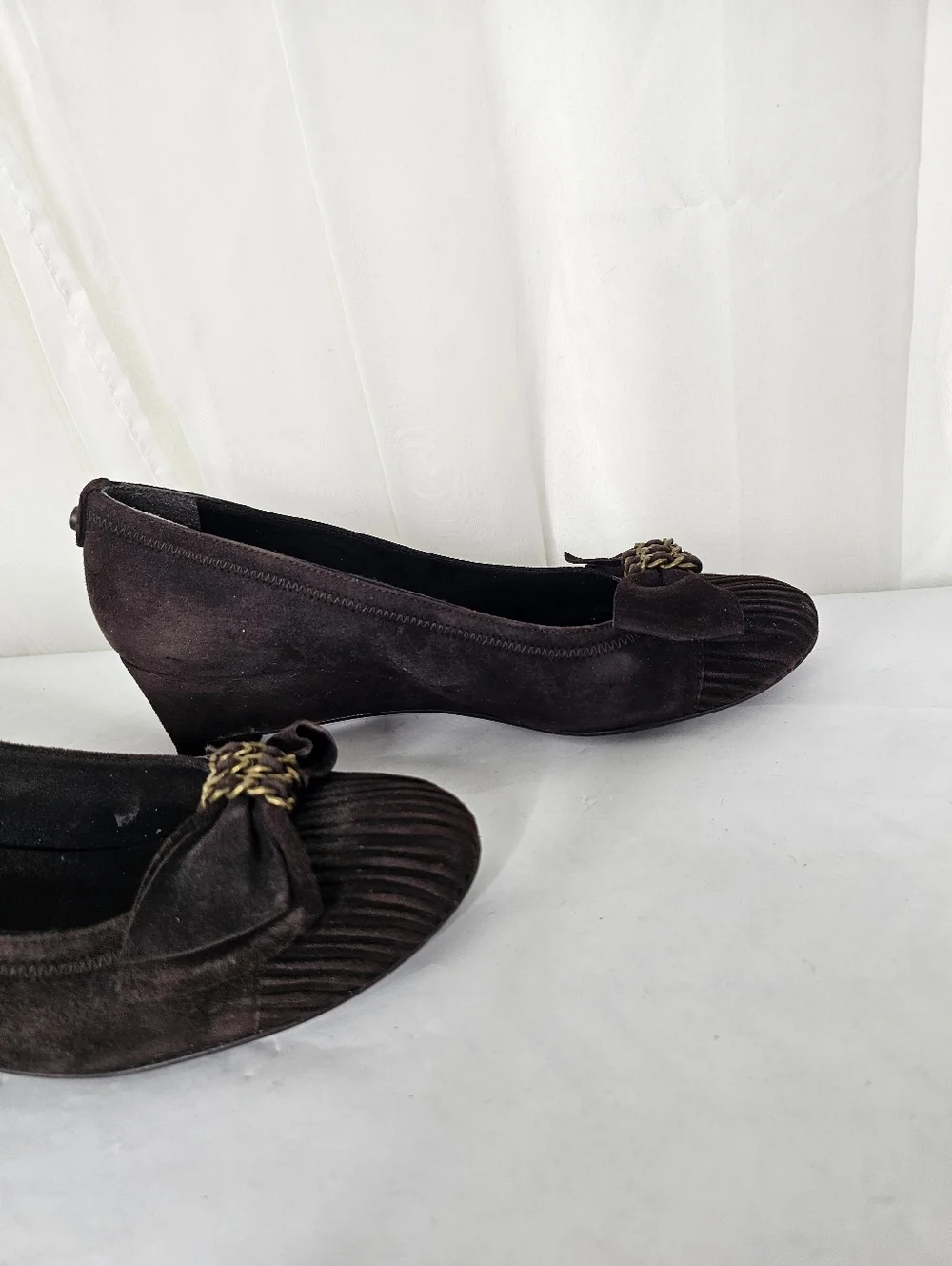 Stuart Weitzman Frobozzie Brown Cola Suede Pleated Wedge Pumps Preppy 90s 8.5 - Picture 4 of 13